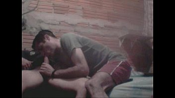 Sexo Gay Caseiro com Favelados em Orgia no Barraco