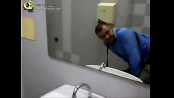 Video Real Amador de Porno Gay no Banheiro
