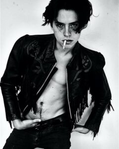 cole sprouse pelado em fotos nu